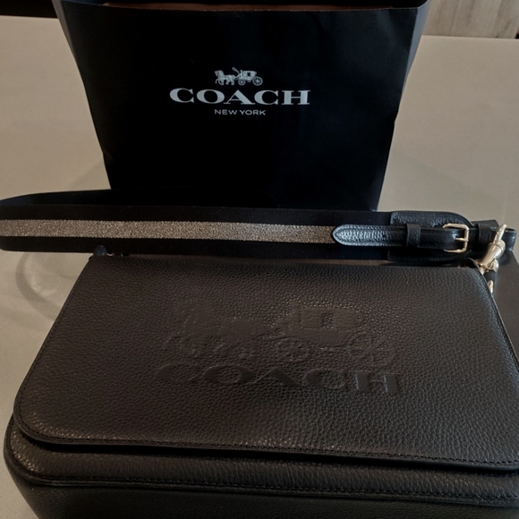 Leather messenger bag - Picture 3 of 9